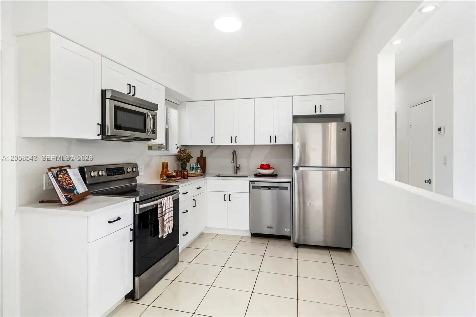 1271 NE 159th St, North Miami Beach FL 33162 photo 3
