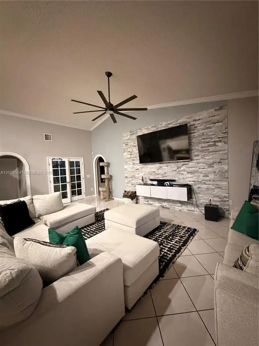 19450 NW 7th St, Pembroke Pines FL 33029 photo 3