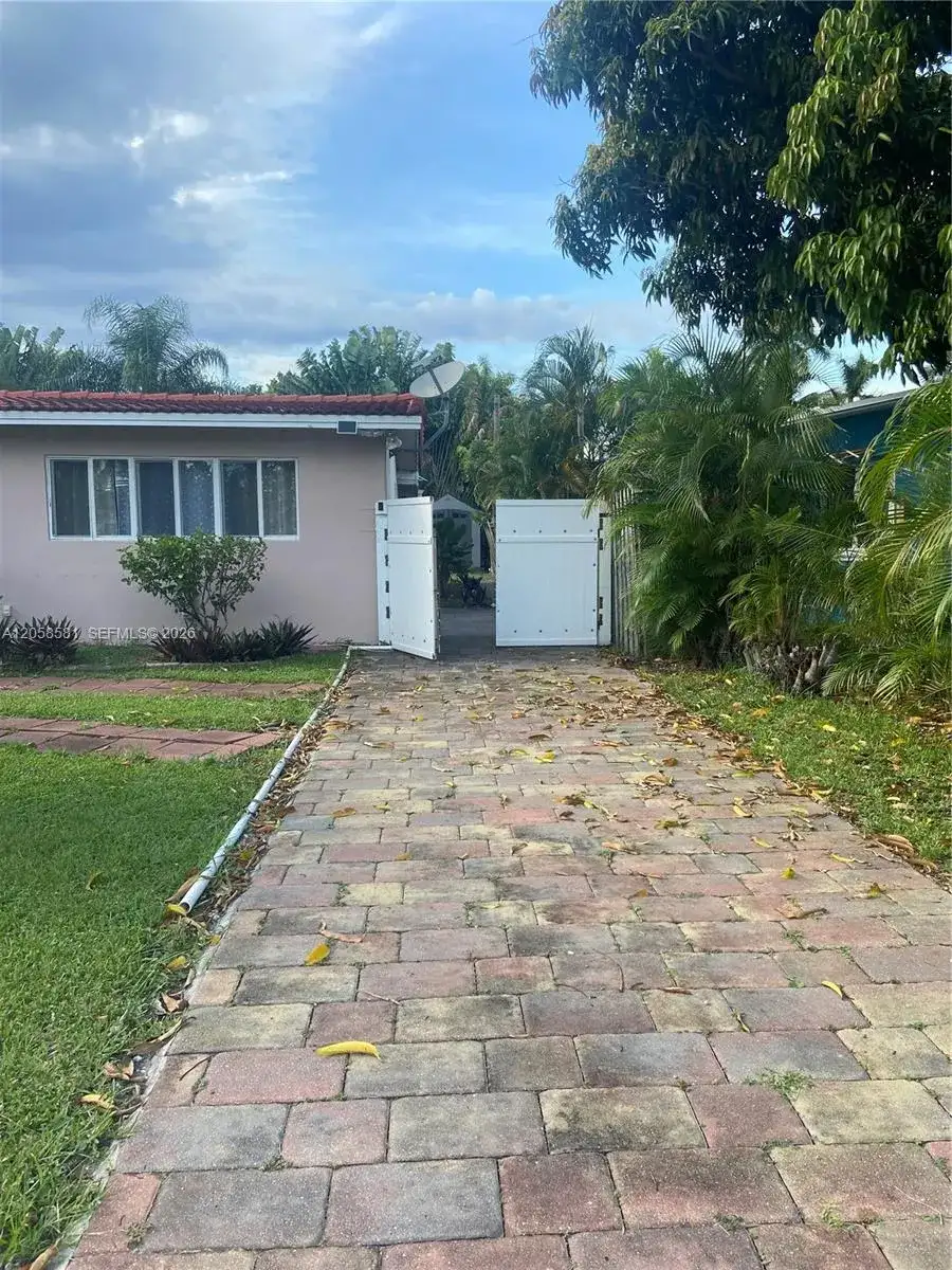 2349 NE 9th, Pompano Beach FL 33062 photo 3