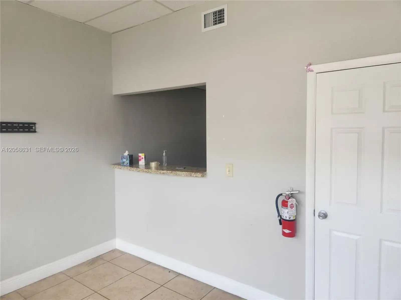 1410 SW 1st St # 1420, Miami FL 33135 photo 4