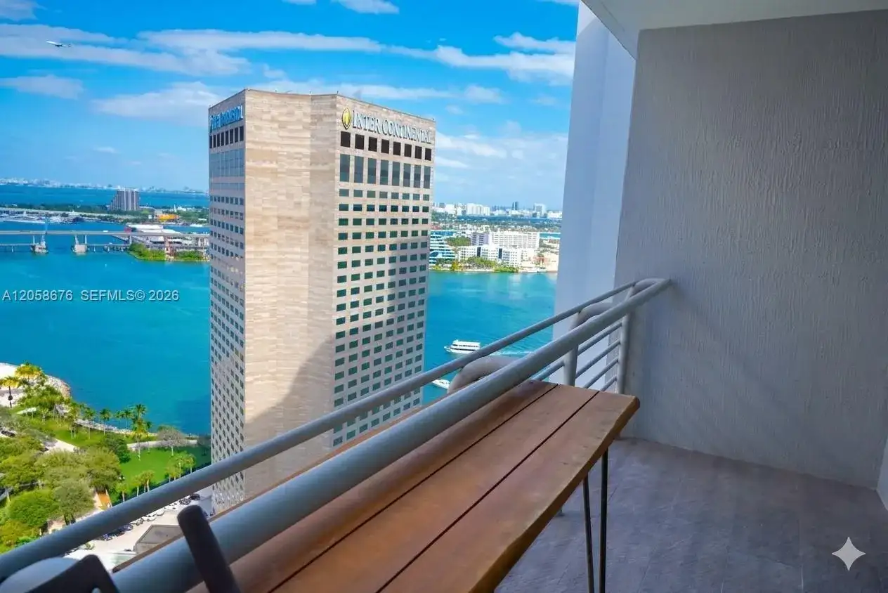 325 S Biscayne Blvd # 3314, Miami FL 33131 photo 4