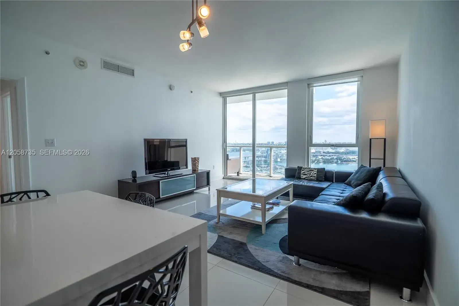 253 NE 2nd St # 2107, Miami FL 33132 photo 2