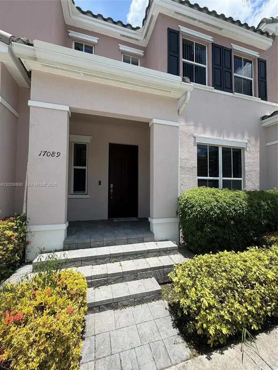 17089 SW 93rd St, Miami FL 33196 photo 2