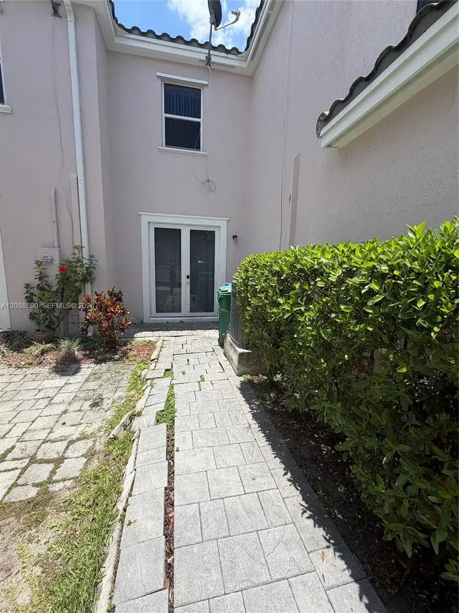 17089 SW 93rd St, Miami FL 33196 photo 3