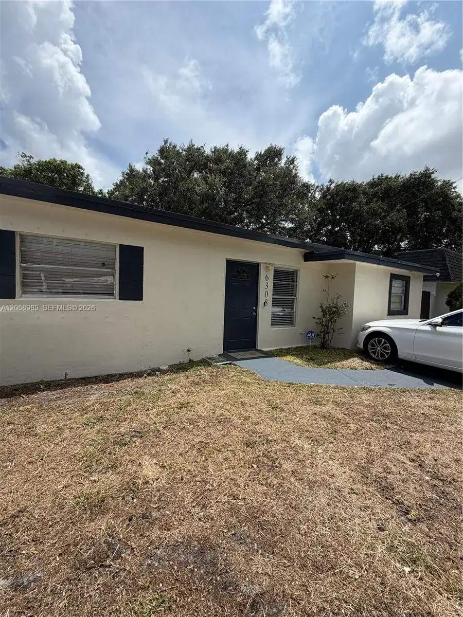 6308 Cleveland St, Hollywood FL 33024 photo 2