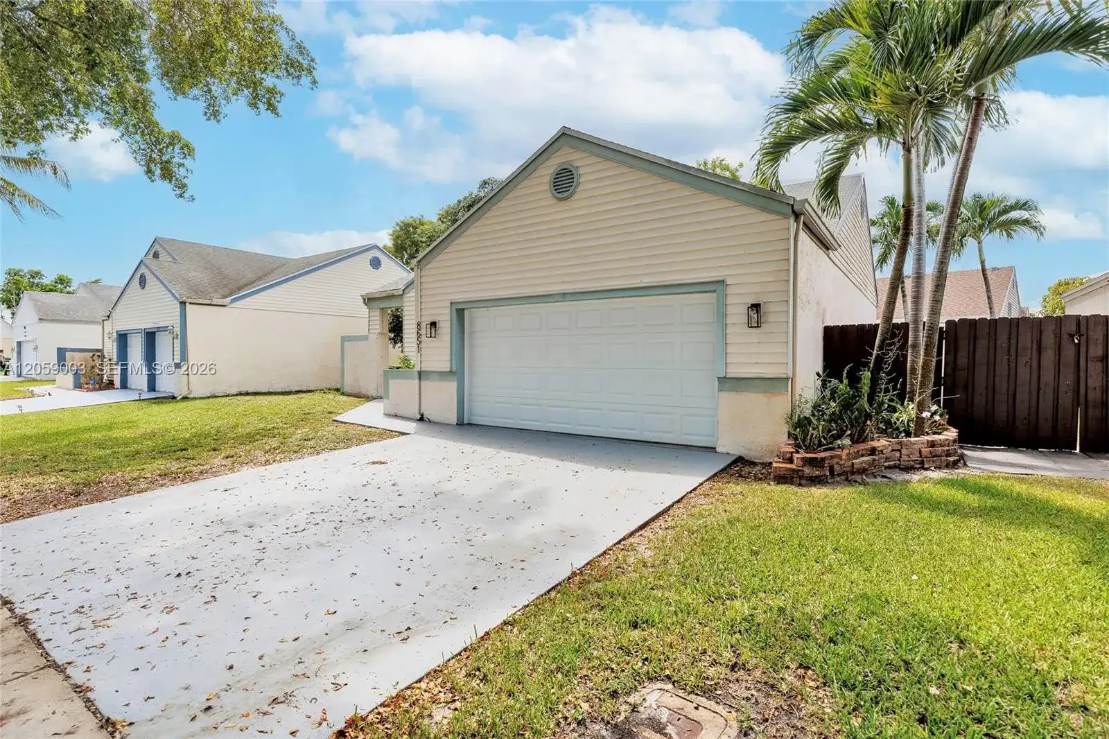 8651 SW 12th St, Pembroke Pines FL 33025 photo 3
