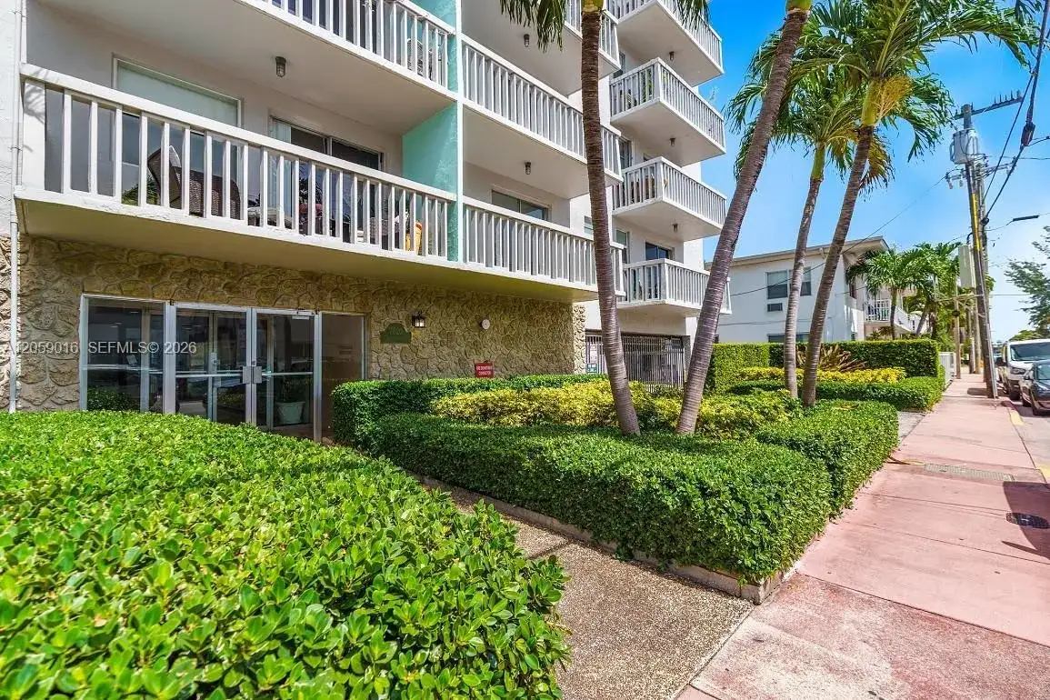 7620 Carlyle Ave # 206, Miami Beach FL 33141 photo 2