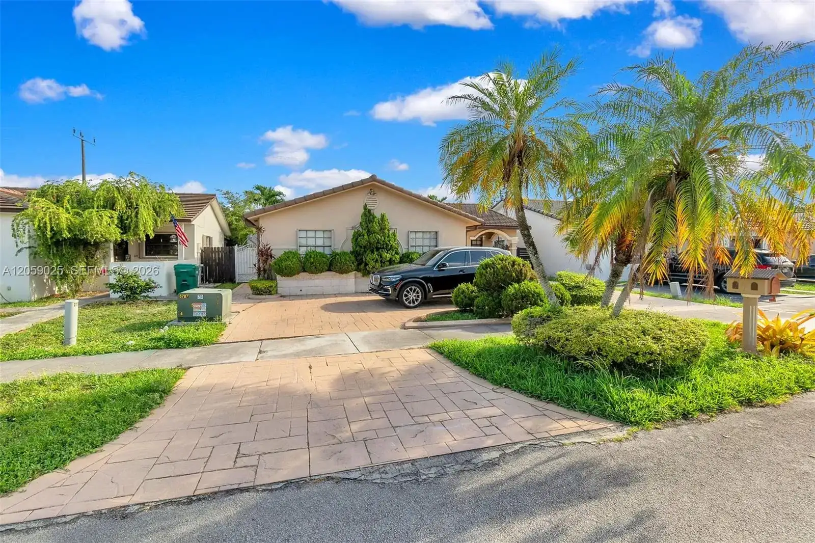 9981 NW 129th Ter, Hialeah Gardens FL 33018 photo 2