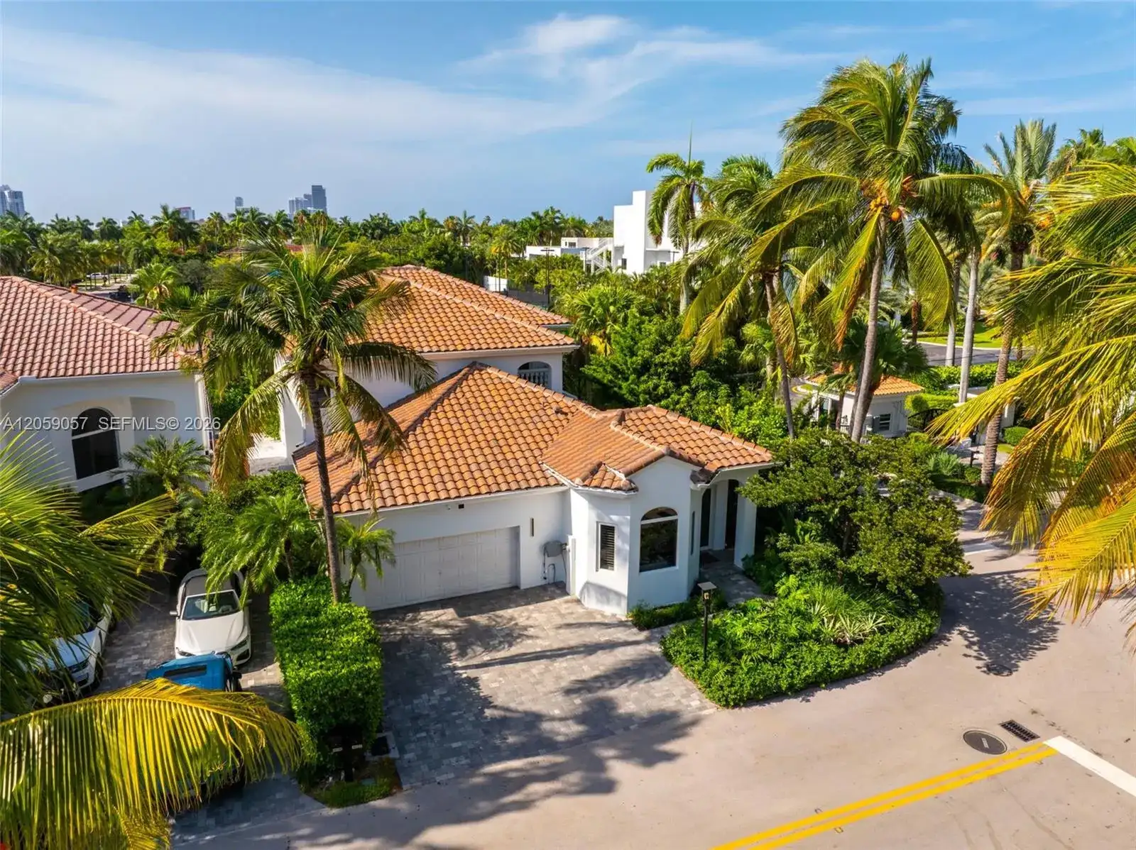 4027 194th Trl, Sunny Isles Beach FL 33160+Den photo 2