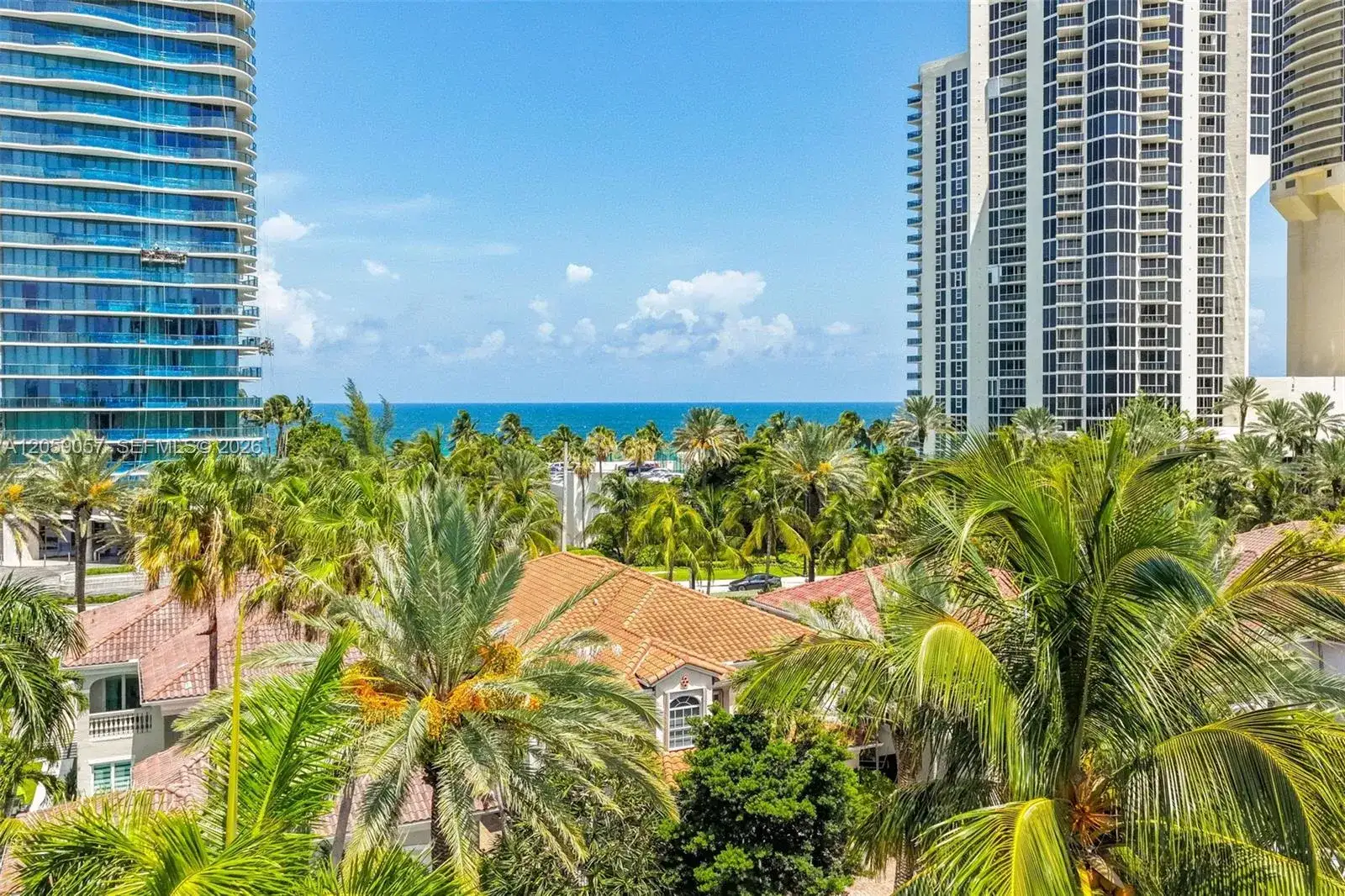 4027 194th Trl, Sunny Isles Beach FL 33160+Den photo 3