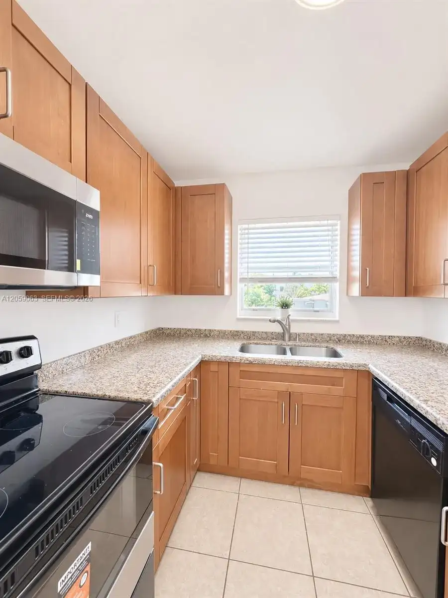 2521 Pierce St # 10, Hollywood FL 33020 photo 2