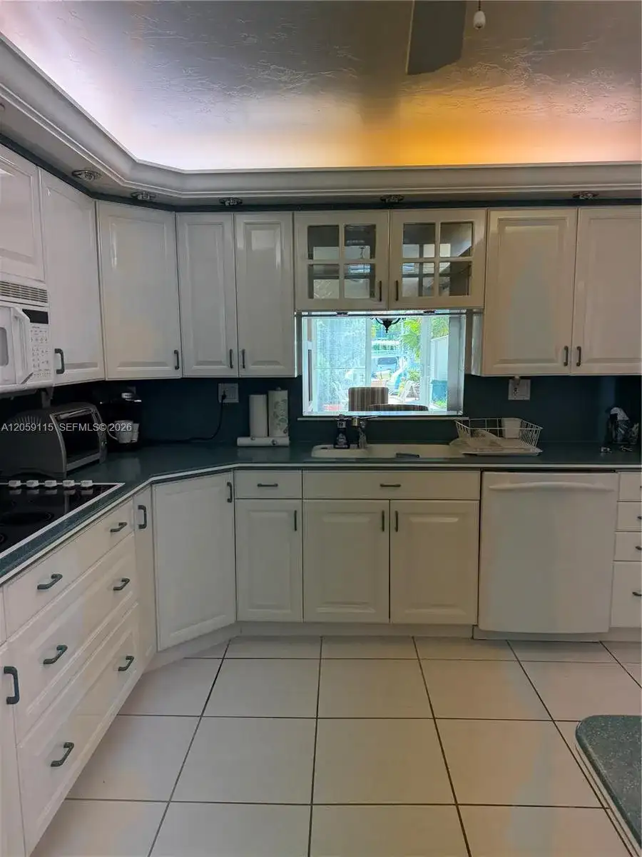 612 NE 25th Ave # 51, Hallandale Beach FL 33009 photo 4