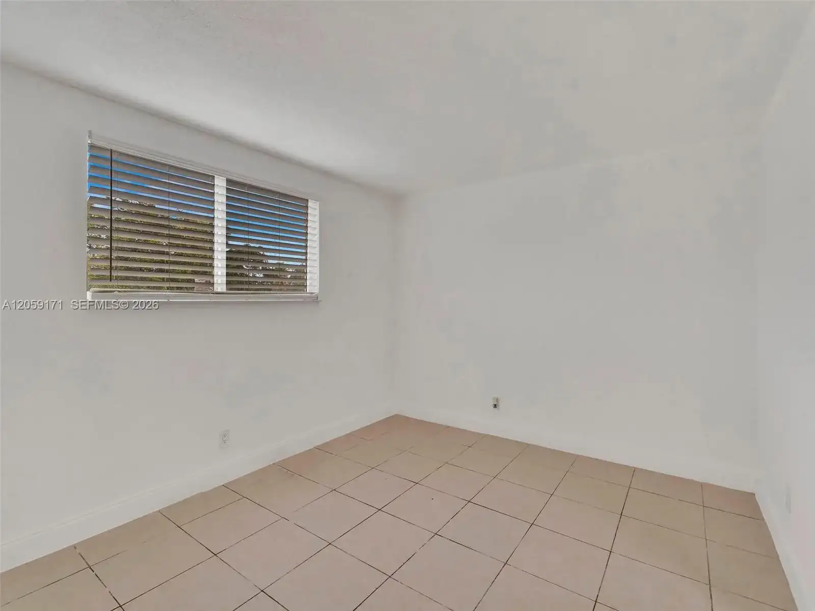 14190 W Dixie Hwy # 1, North Miami FL 33161 photo 3