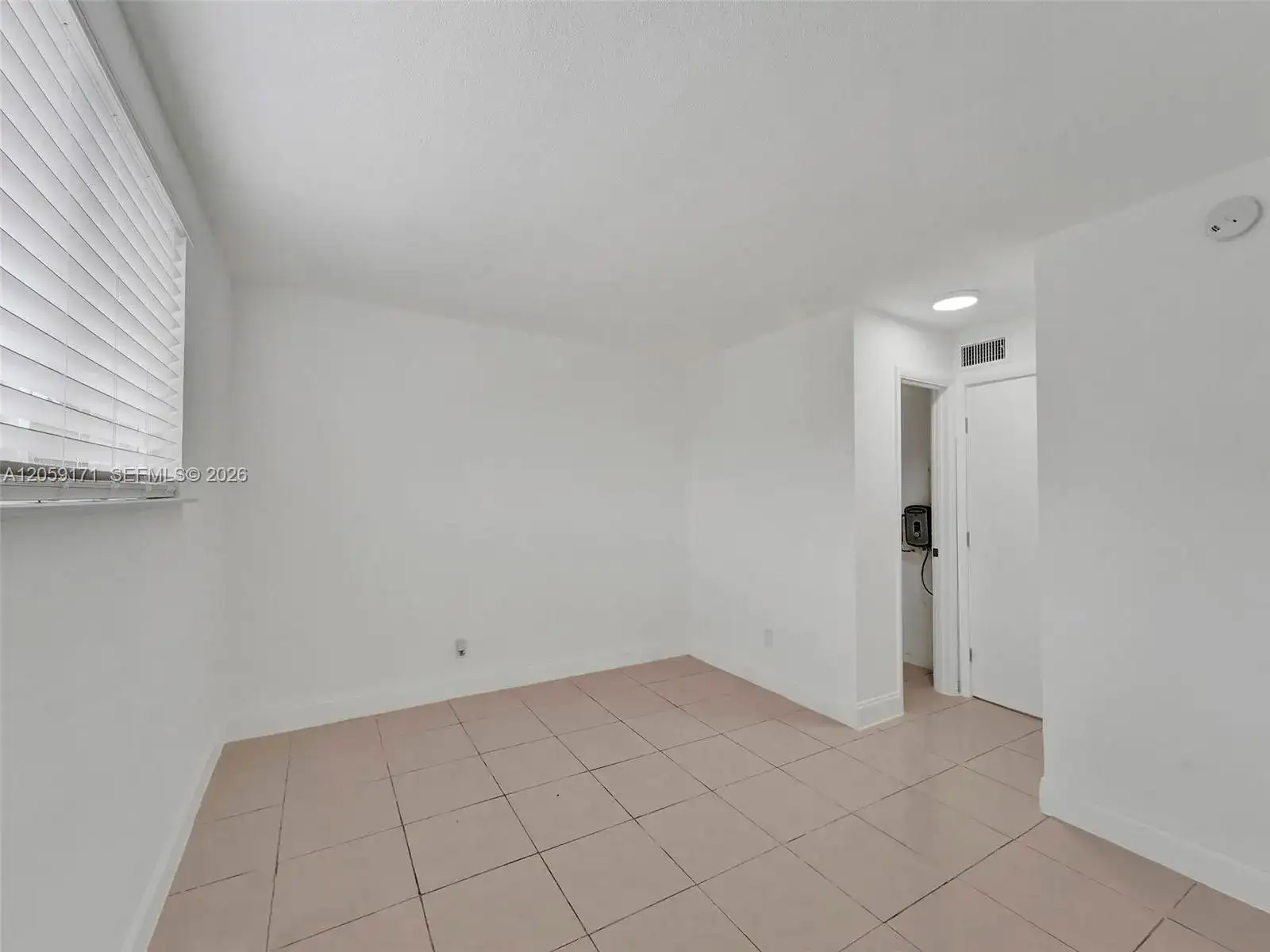 14190 W Dixie Hwy # 1, North Miami FL 33161 photo 4