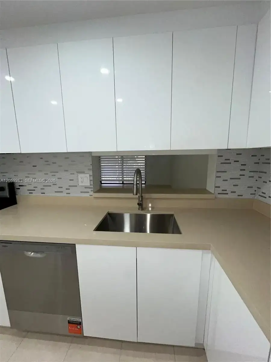 8625 NW 8th St # 213, Miami FL 33126 photo 4