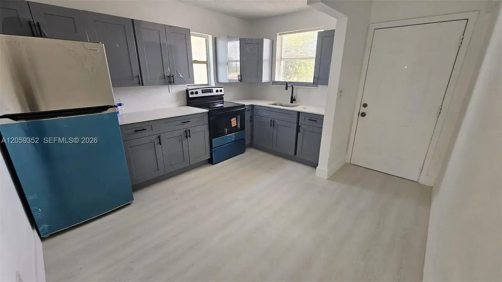 1000 W 28 St # 17, Hialeah FL 33010 photo 2