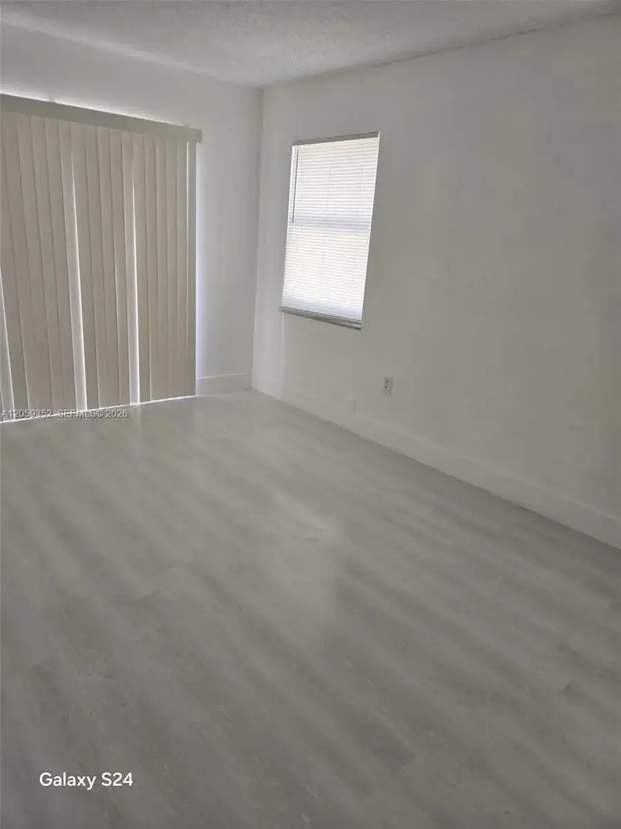 1000 W 28 St # 17, Hialeah FL 33010 photo 3