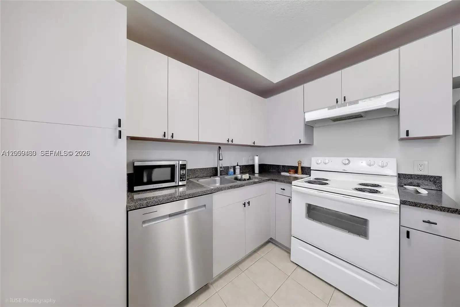 115 SW 11th St # 505, Miami FL 33130 photo 4