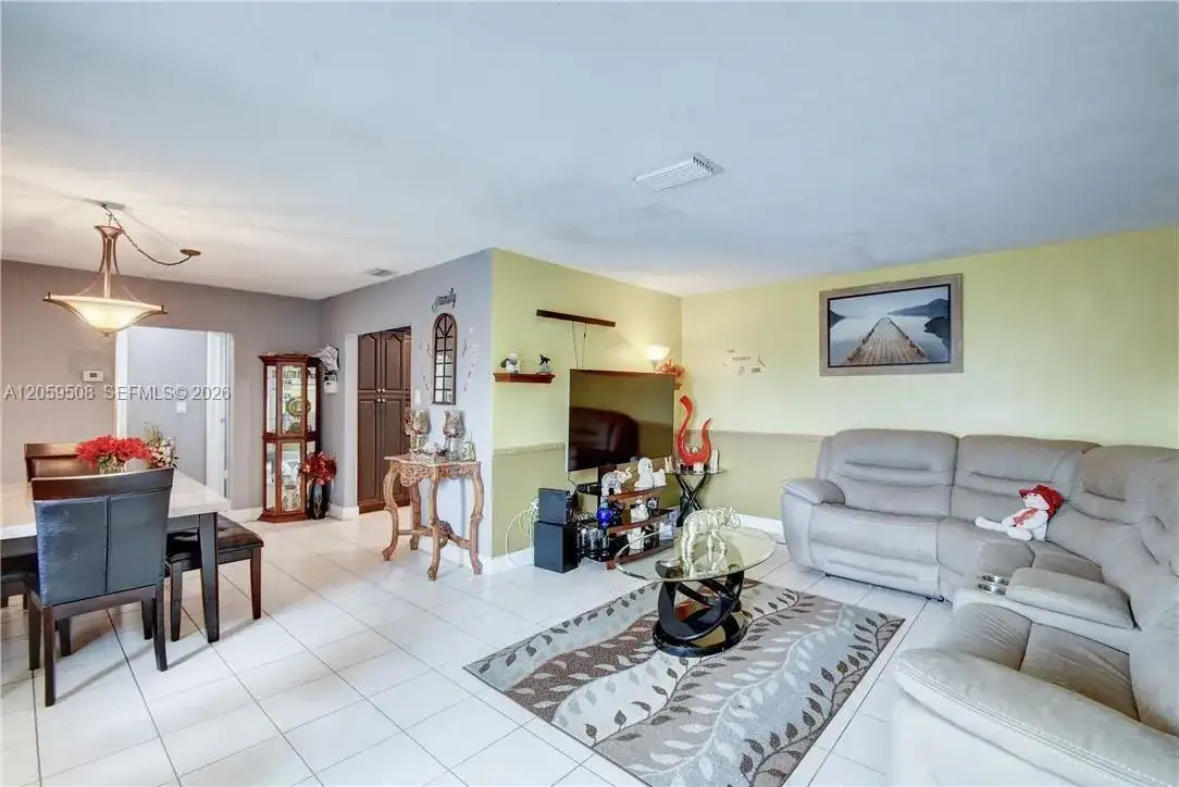 2330 NW 81st Ave, Sunrise FL 33322 photo 2
