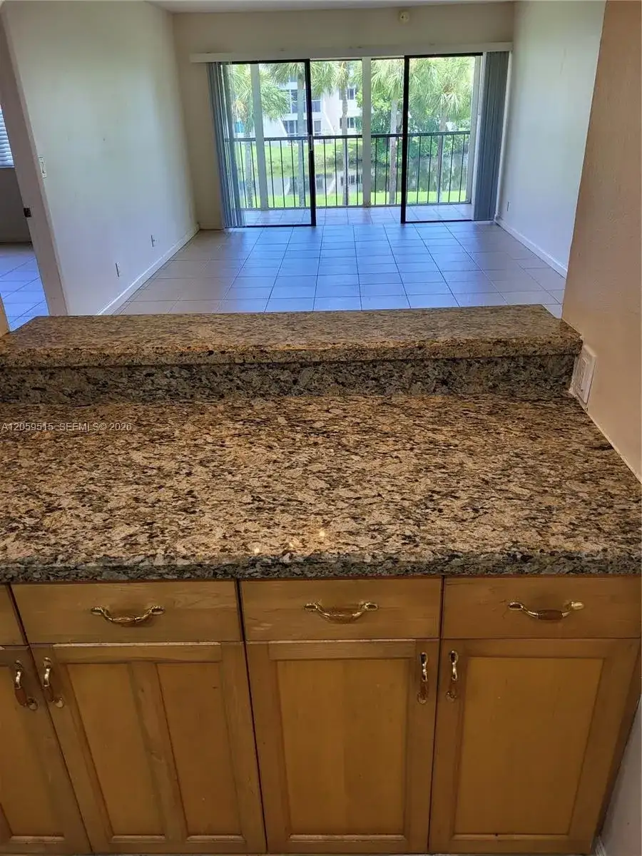 230 Lakeview Dr # 207, Weston FL 33326 photo 5