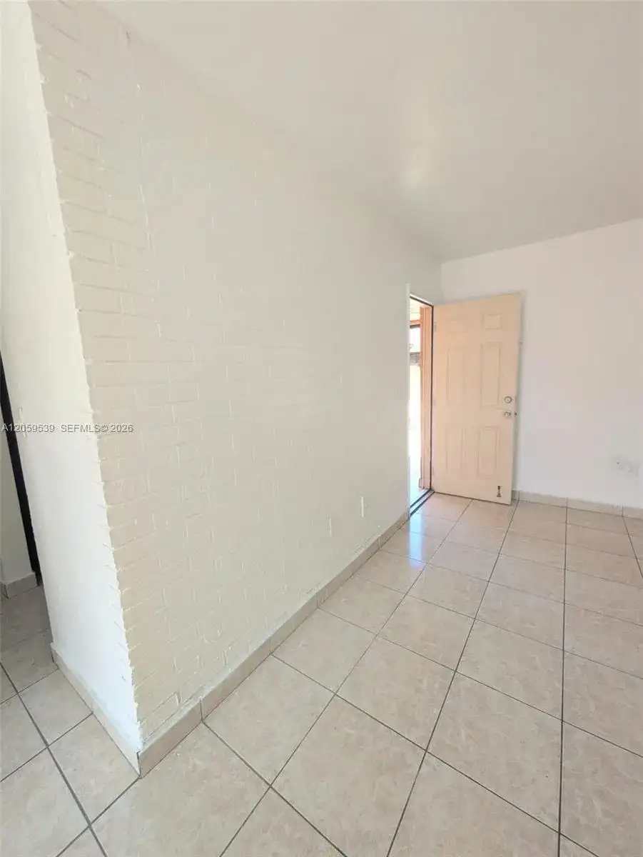 6850 W 14th Ct # A24, Hialeah FL 33014 photo 3