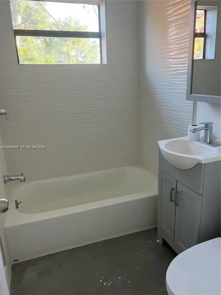 2126 Arthur St, Hollywood FL 33020 photo 2