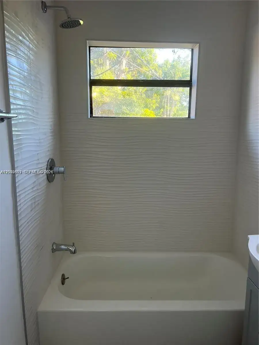 2126 Arthur St, Hollywood FL 33020 photo 4