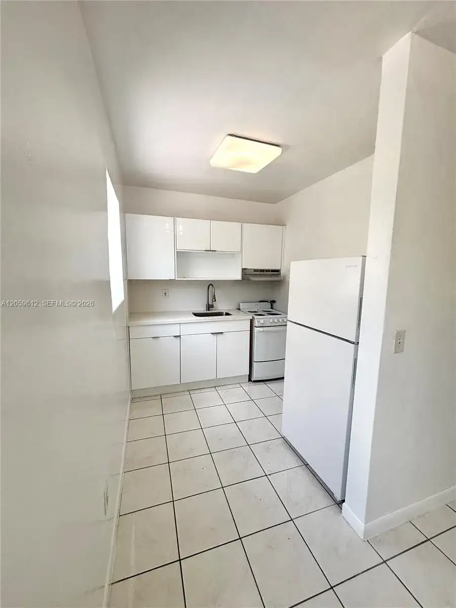 31 Navarre Ave # 9, Coral Gables FL 33134 photo 2