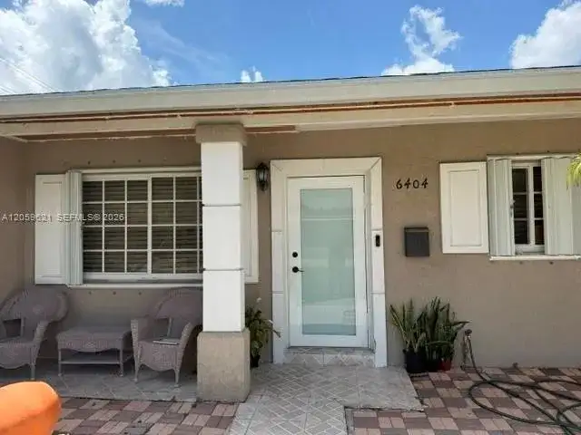6404 Grant Ct, Hollywood FL 33024 photo 2