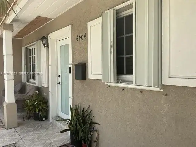 6404 Grant Ct, Hollywood FL 33024 photo 3