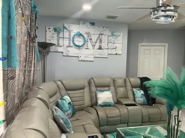 6404 Grant Ct, Hollywood FL 33024 photo 4