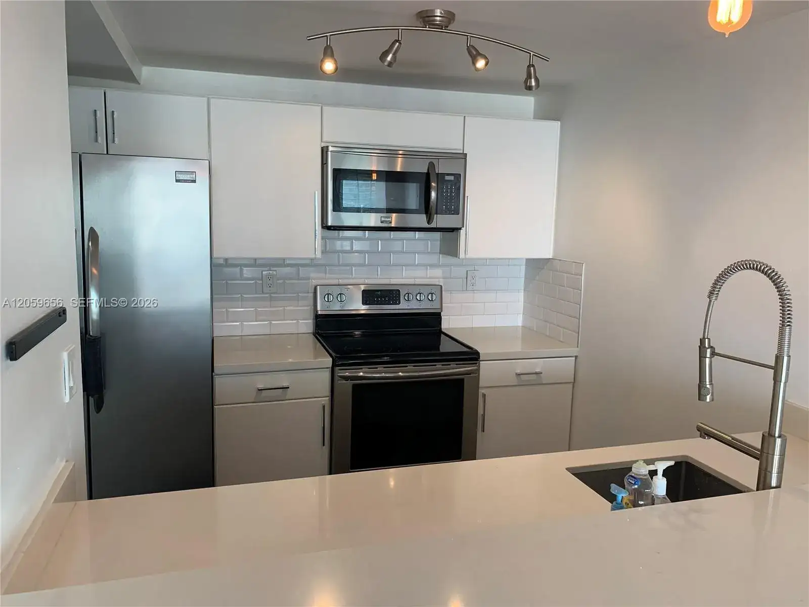 600 NE 36th St # 1017, Miami FL 33137 photo 2