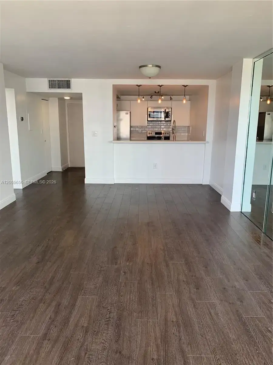 600 NE 36th St # 1017, Miami FL 33137 photo 3