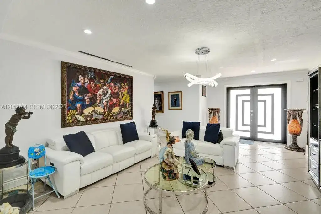 2711 SW 117th Ct, Miami FL 33175 photo 2