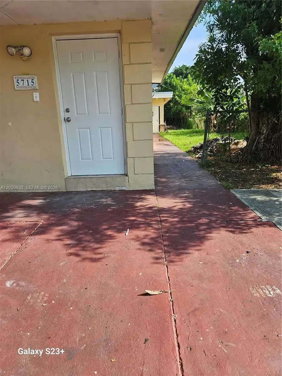 5715 Hayes St # 5715, Hollywood FL 33021 photo 2