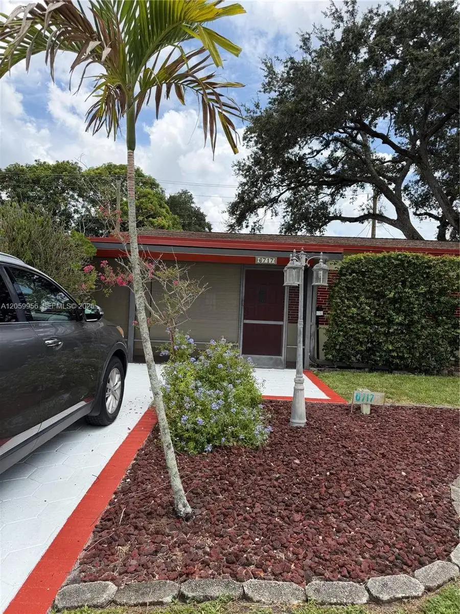 6717 Raleigh St, Hollywood FL 33024 photo 5