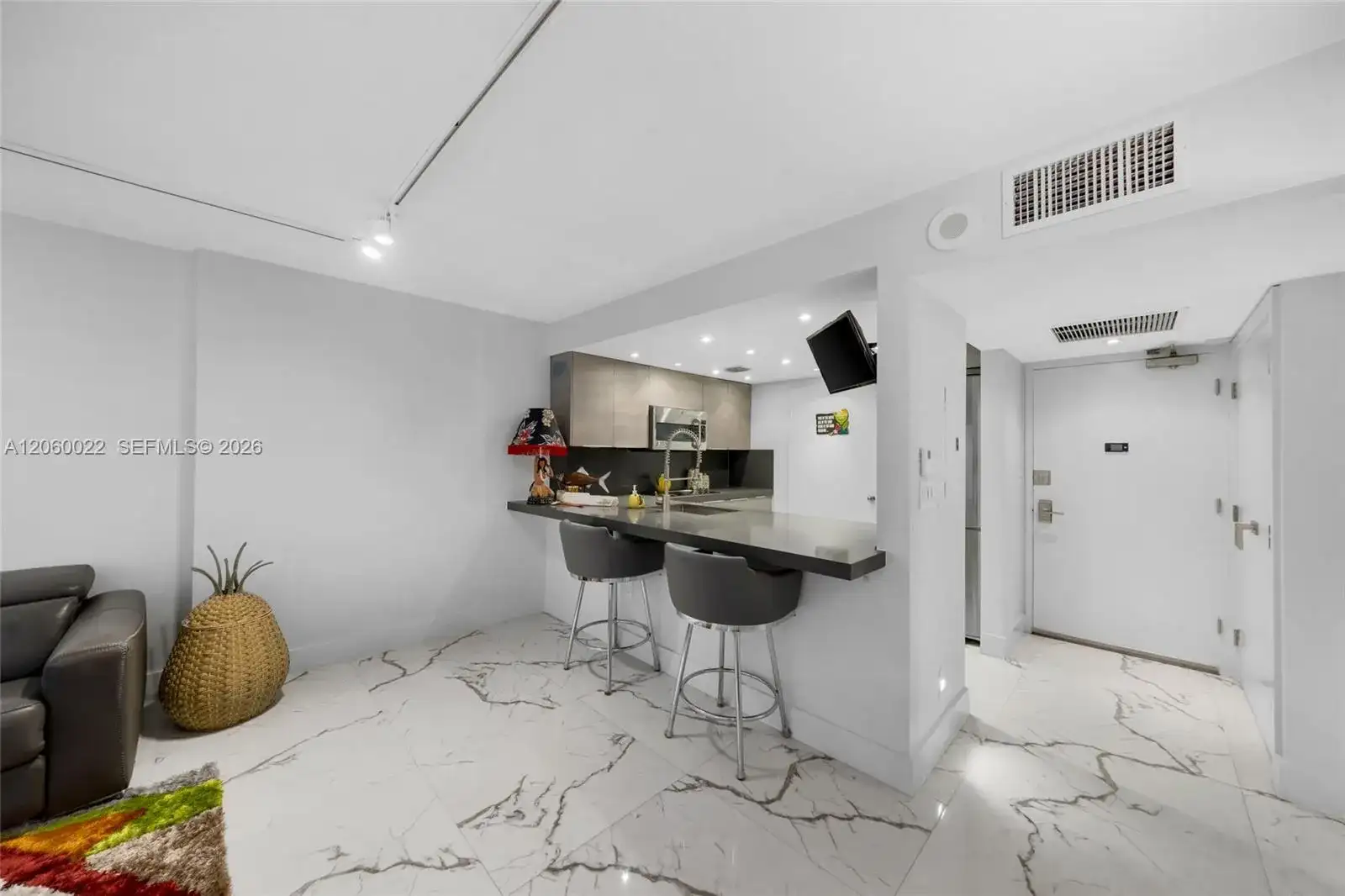 465 Ocean Dr # 303, Miami Beach FL 33139 photo 4