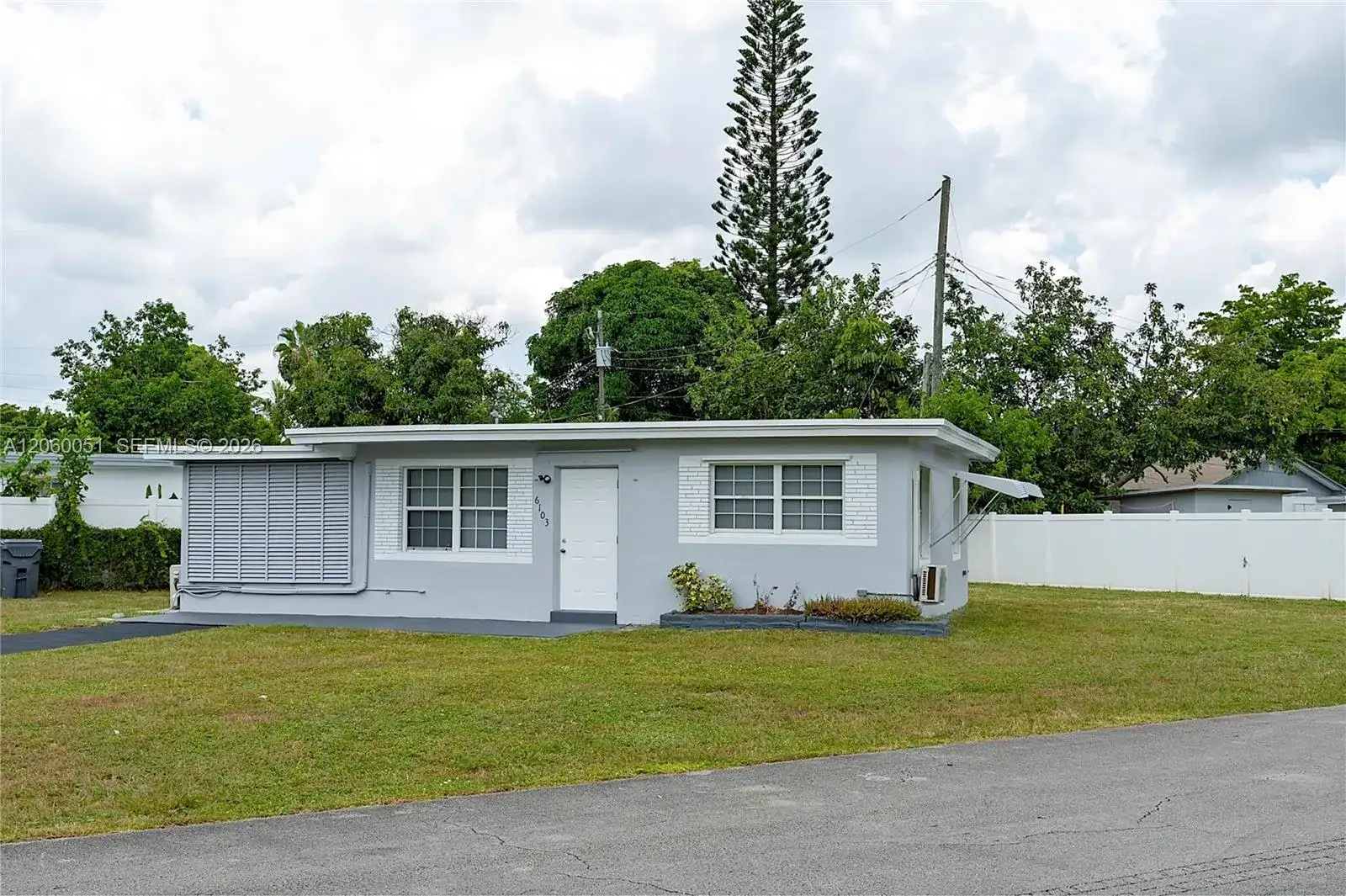 6103 Monroe St, Hollywood FL 33023 photo 4