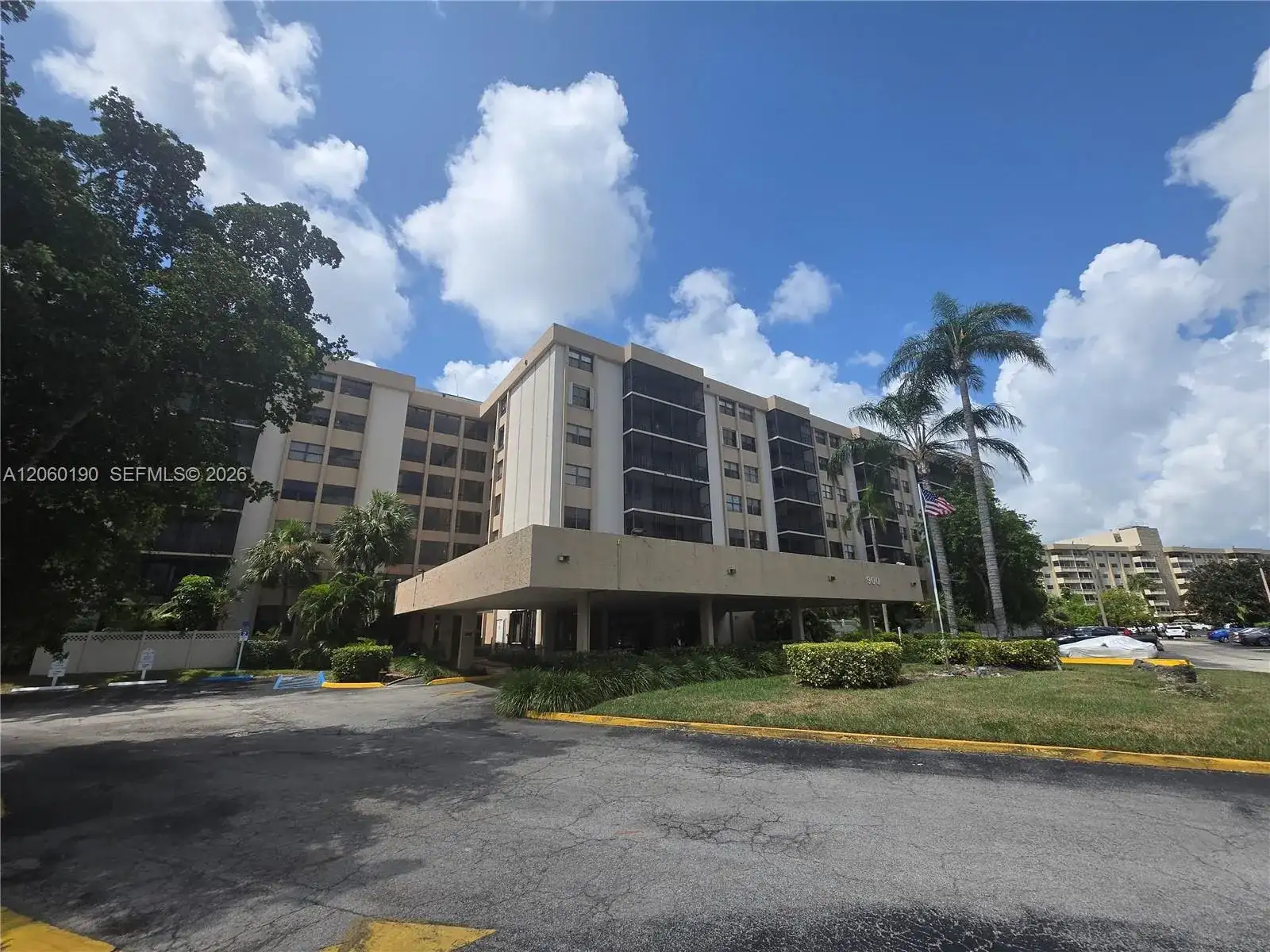 900 NE 195th St # 109, Miami FL 33179 photo 2