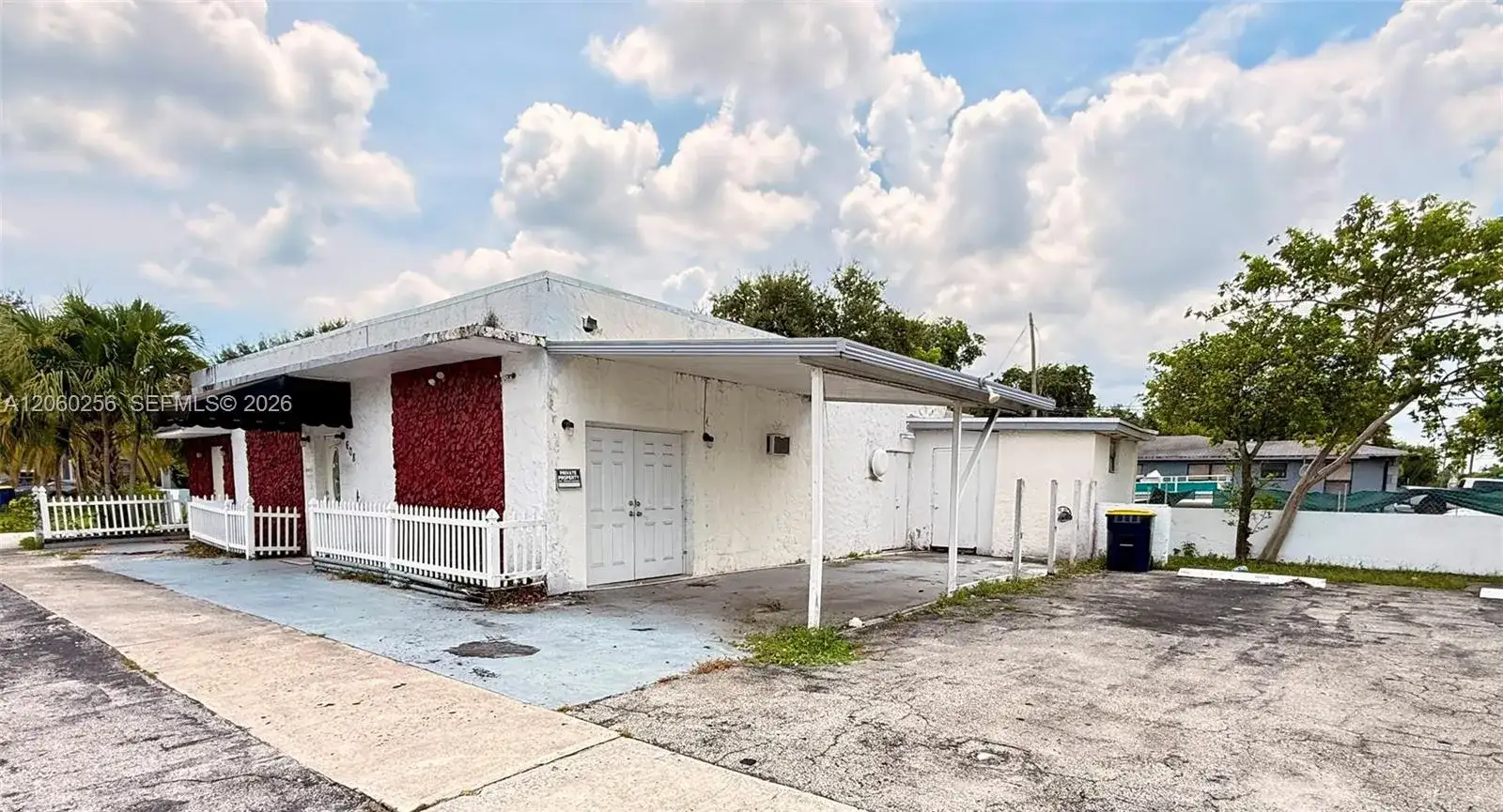 608 SW 12th Ave, Dania Beach FL 33004 photo 2