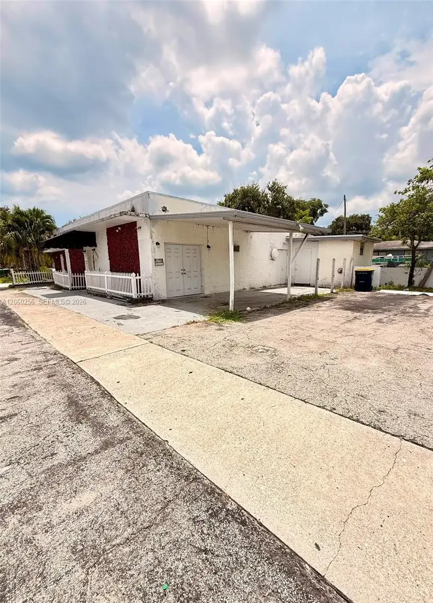 608 SW 12th Ave, Dania Beach FL 33004 photo 3