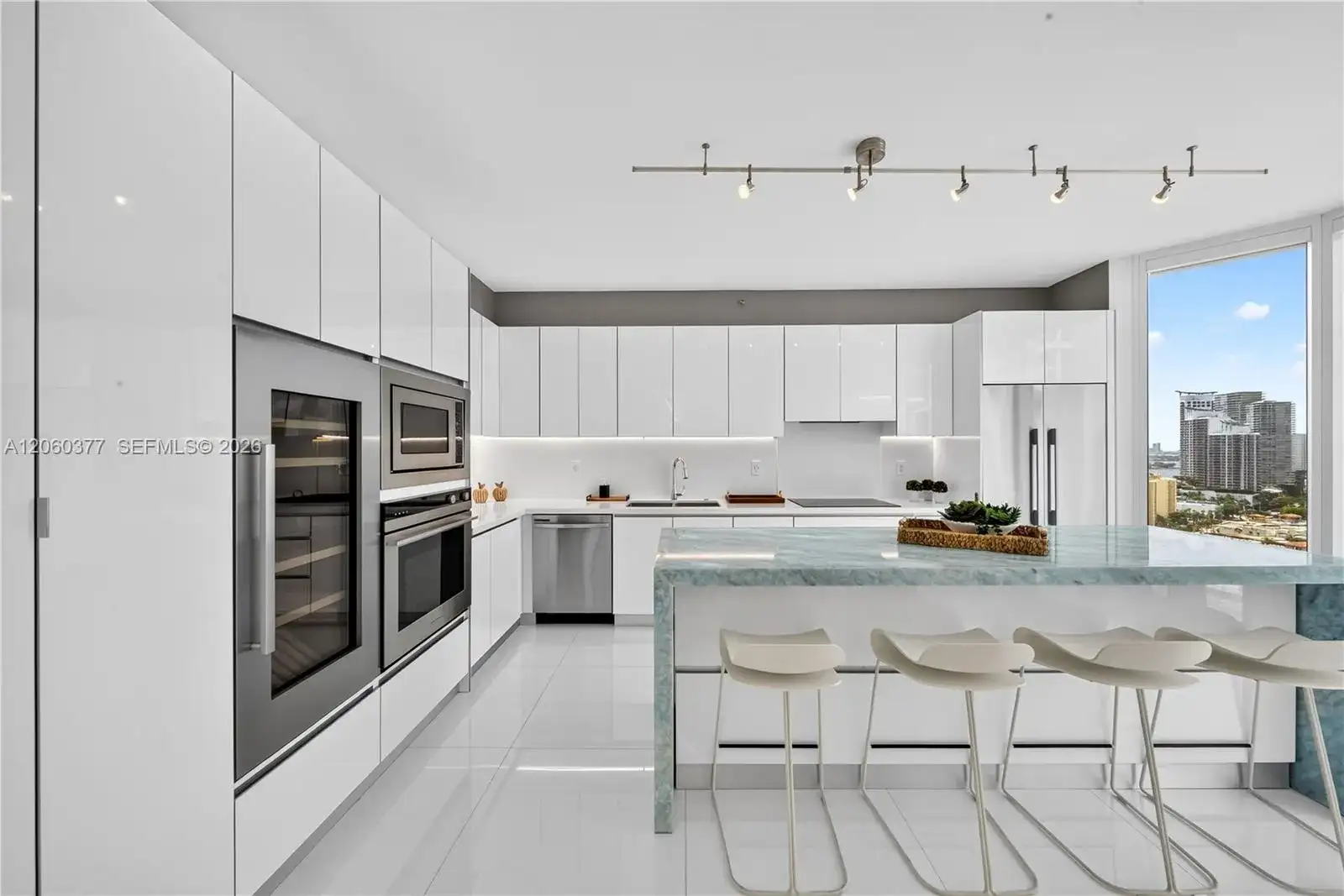 300 S Pointe Dr # 2104, Miami Beach FL 33139 photo 4