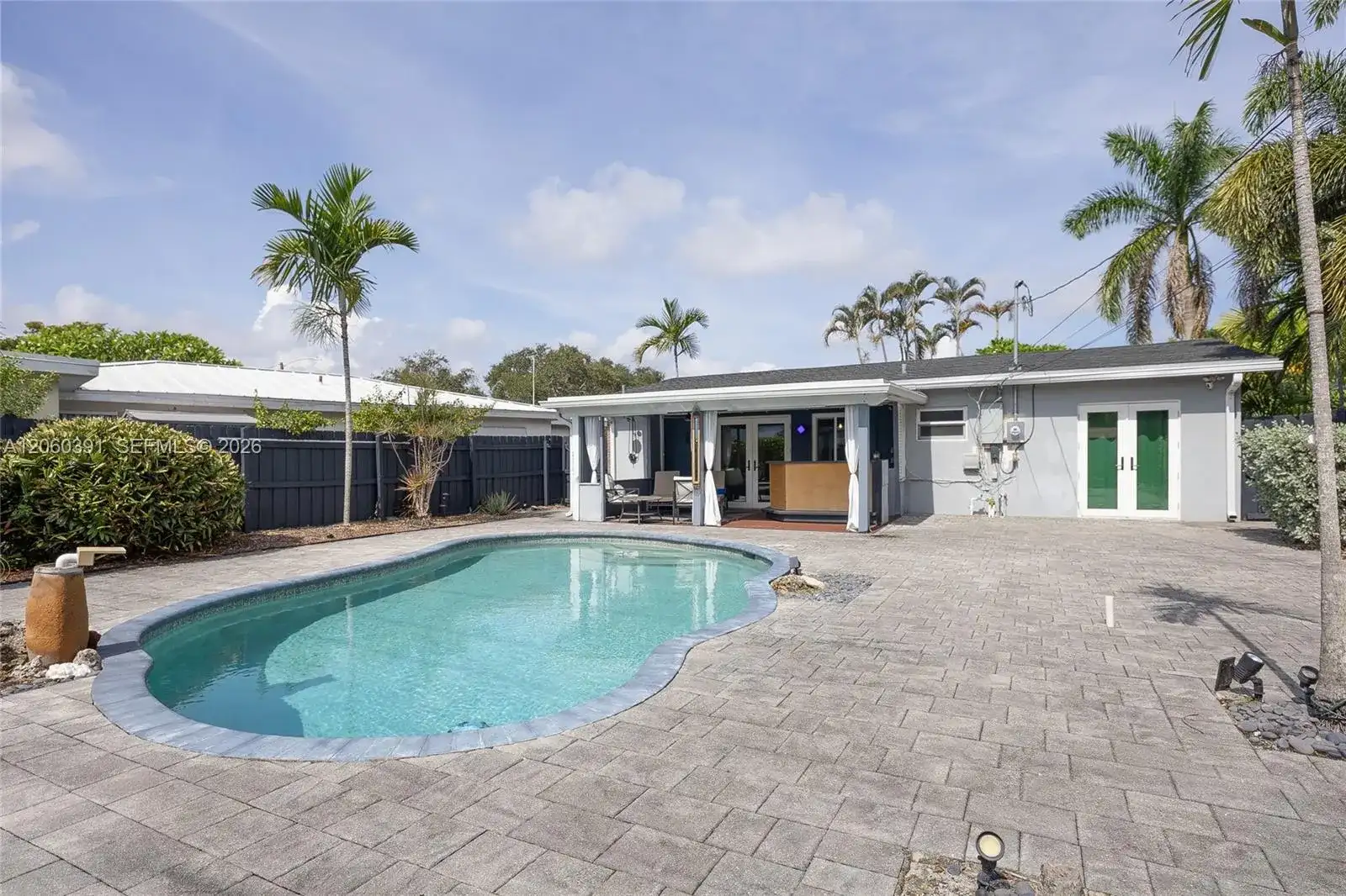 4260 NE 1st Ter, Oakland Park FL 33334 photo 2