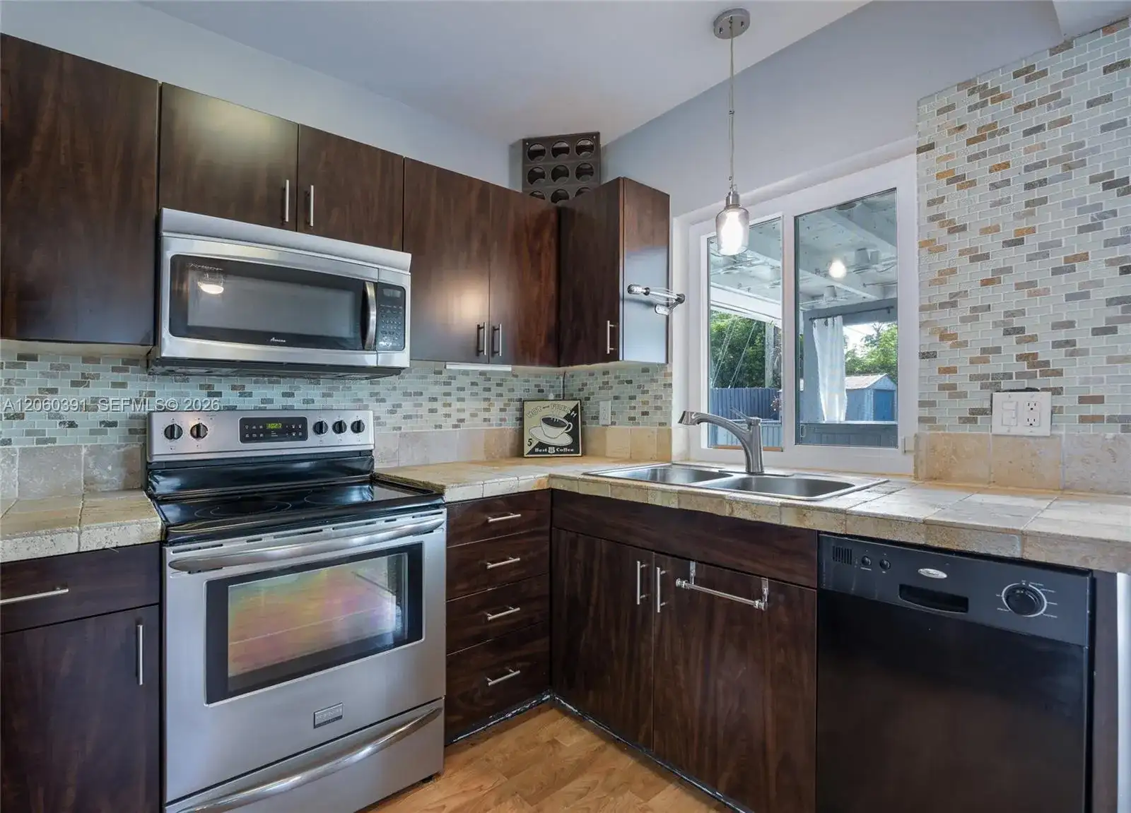 4260 NE 1st Ter, Oakland Park FL 33334 photo 4