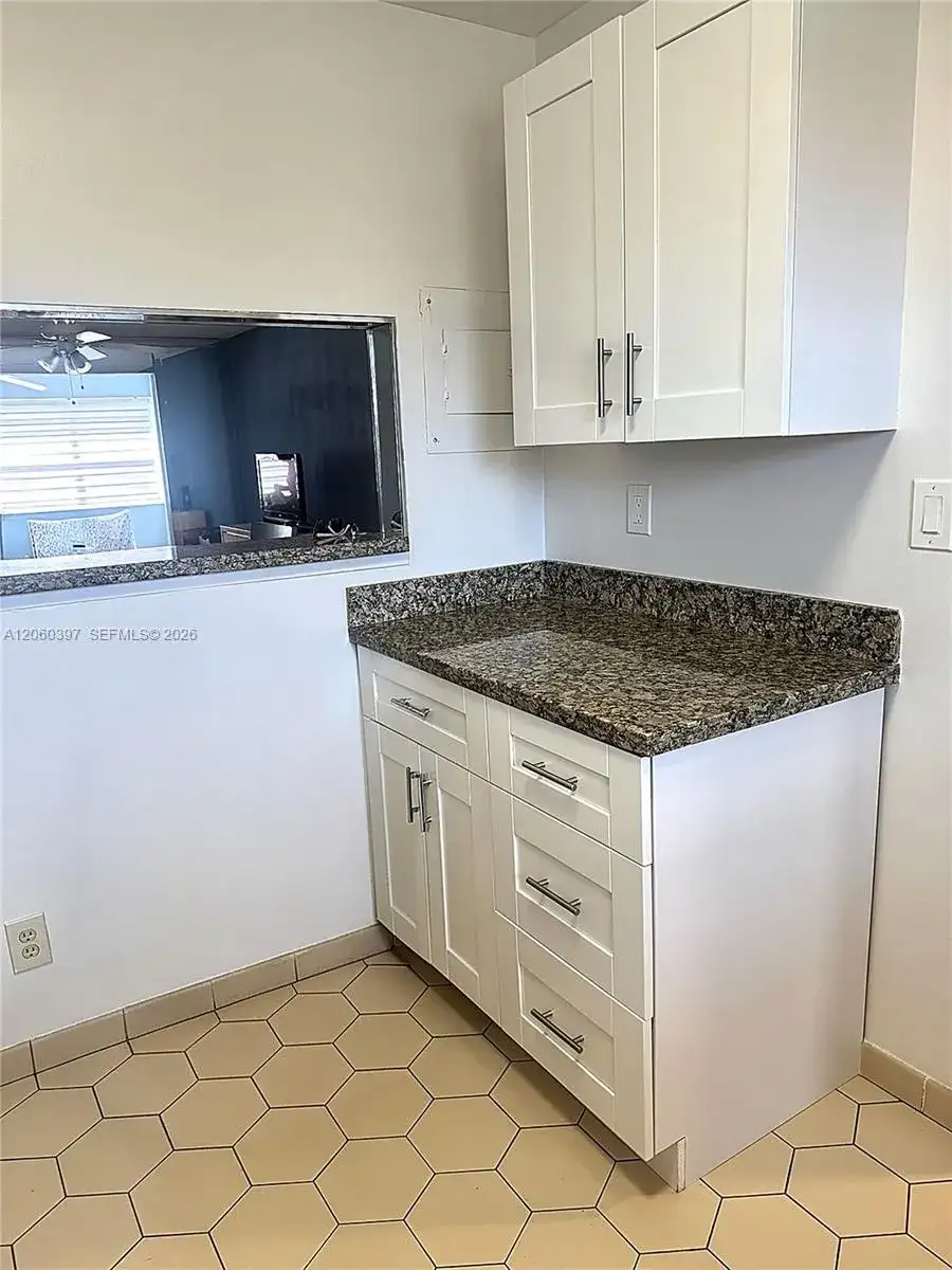 9580 Sunrise Lakes Blvd # 304, Sunrise FL 33322 photo 3
