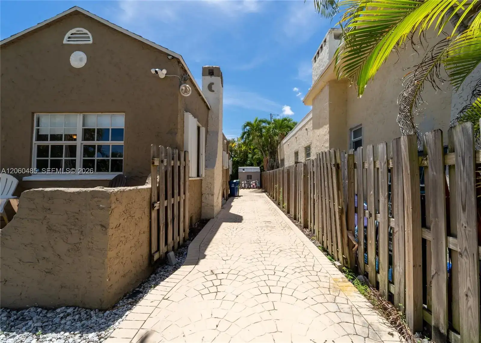 626 NE 4th Ct, Hallandale Beach FL 33009 photo 4
