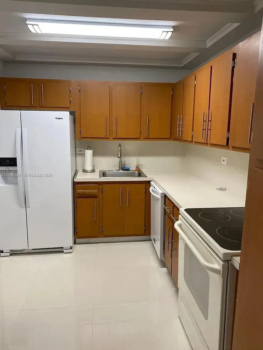 6039 Collins Ave # 516, Miami Beach FL 33140 photo 2