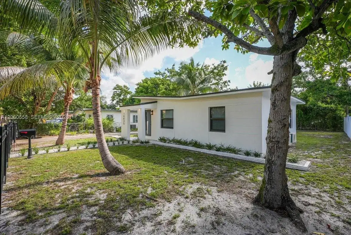 14035 NW 6th Ave, North Miami FL 33168 photo 2