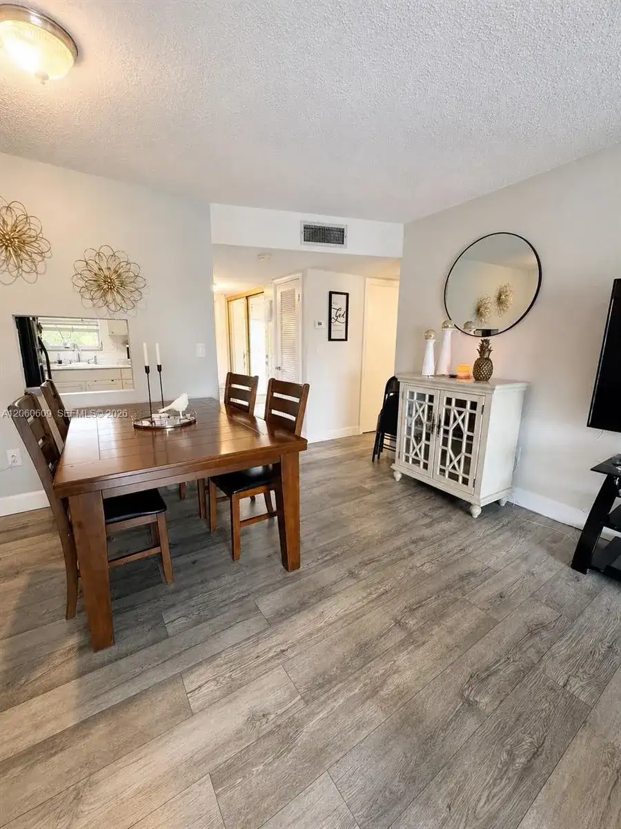 8345 Sunrise Lakes Blvd # 203, Sunrise FL 33322 photo 4