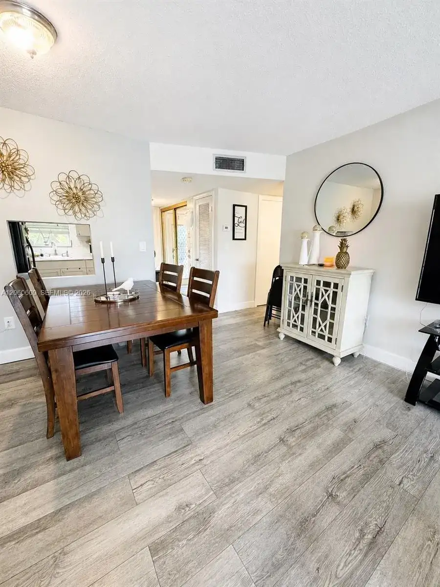 8345 Sunrise Lakes Blvd # 203, Sunrise FL 33322 photo 5